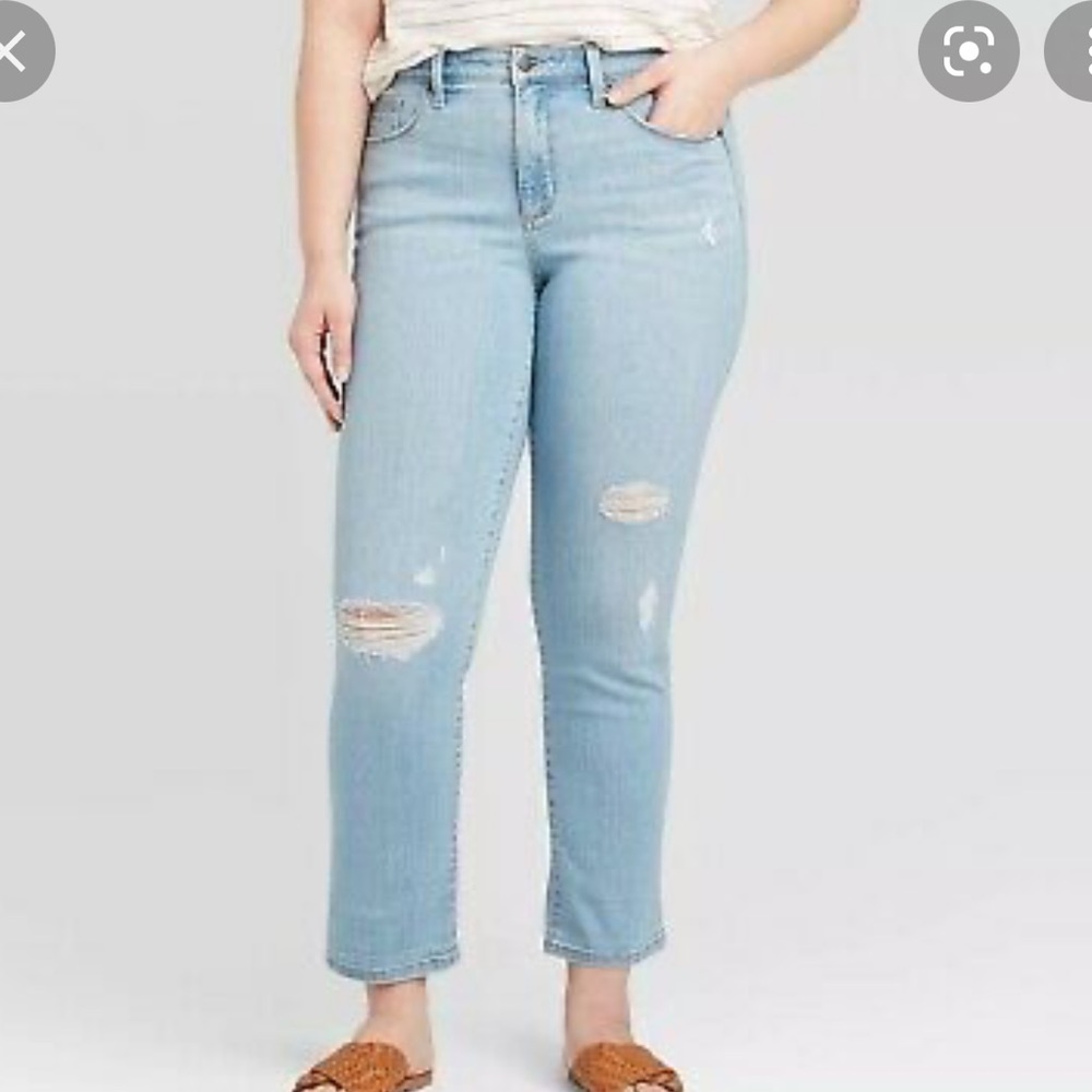 Universal Thread Relaxed Fit Light Washed Jeans size 10